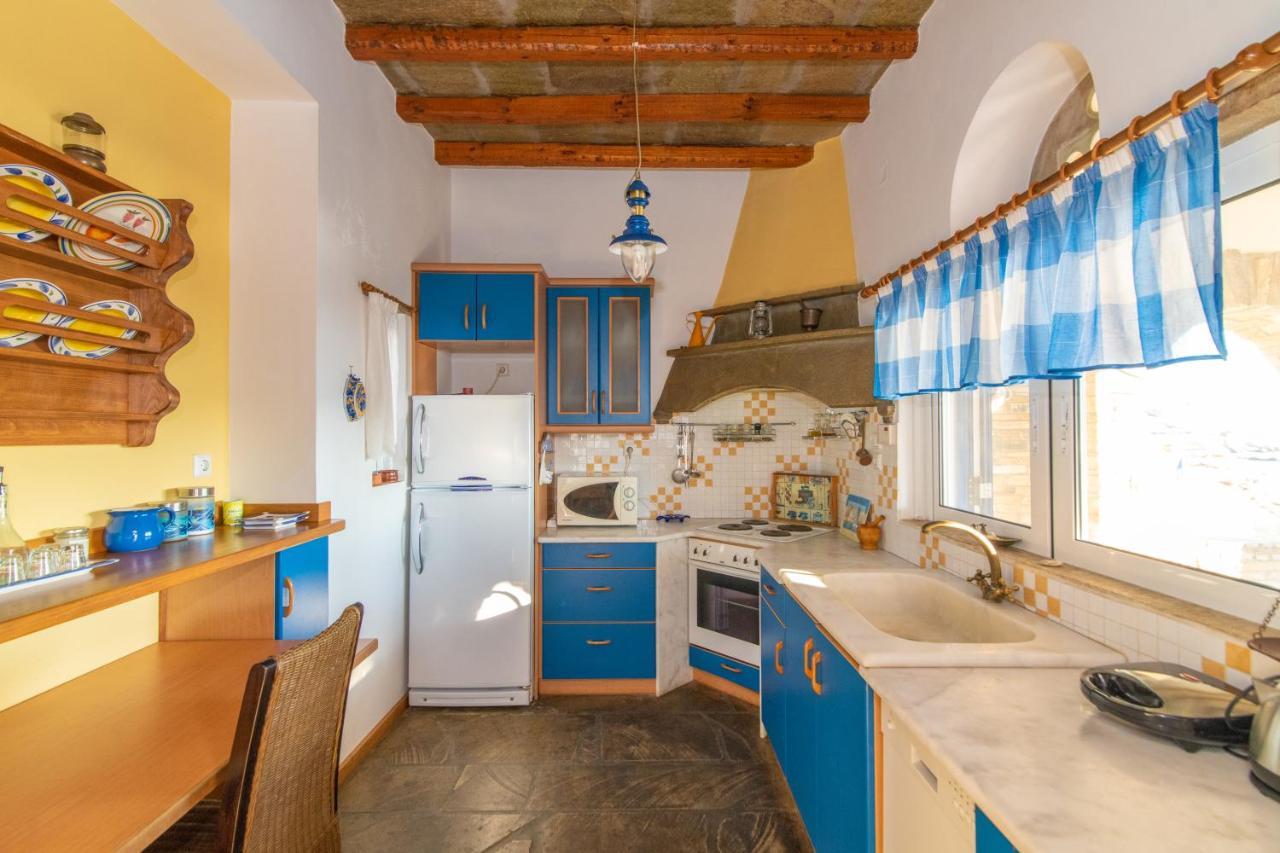 Traditional House By The Sea Istérnia Extérieur photo